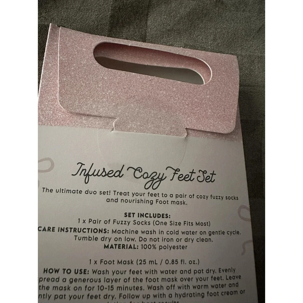 Danielle Creations Pink Infused Cozy Feet Set Fuzzy‎ Socks Foot Mask Peppermint
